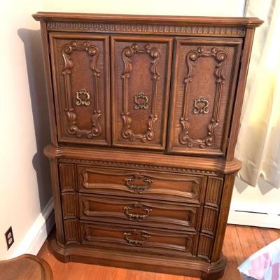 Vtg. Provincial style bedroom set, great for painting.