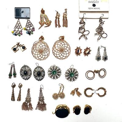 Costume earrings 