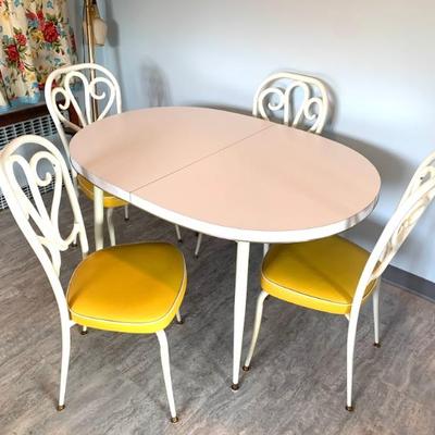 Vtg. Daystrom kitchen table w/ 6 chairs