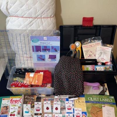 Sewing & Quilting Lot * Double Face Quilting * New Shape Cut * Appliqués * Rotary Cutters
