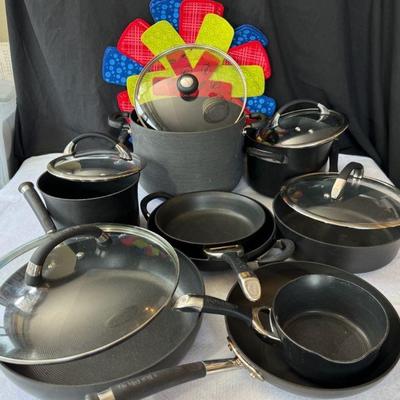 9 Circulon Nonstick Pans Including Stock Pot * Interchangeable Lids * Felt Protectors
