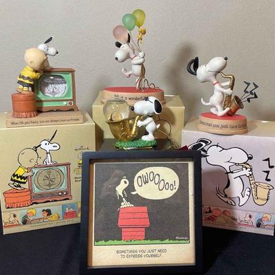 Hallmark Peanuts Waterglobe * Figurines * Comic Strip Print Picture
