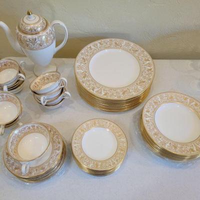 60 pc. 12 place Wedgwood China Set
