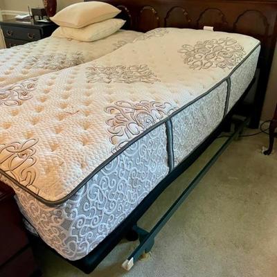 Adjustable bed mechanism  