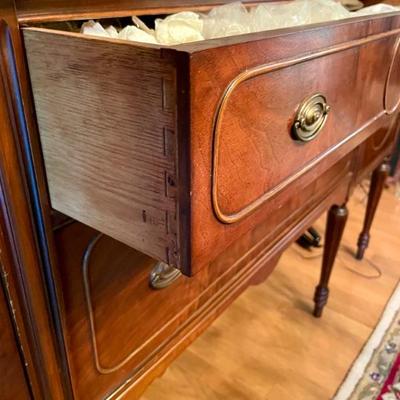 Beautiful Sideboard, good size and very nice construction and size