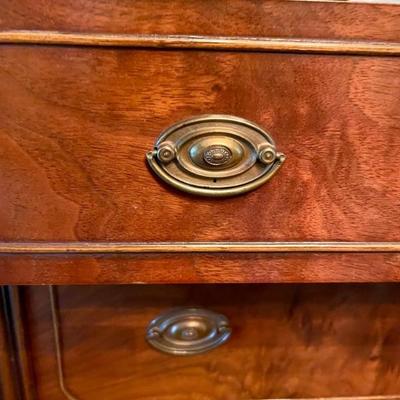 Beautiful Sideboard, good size and very nice construction and size