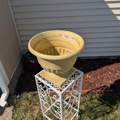MCM Fiberglass Planter