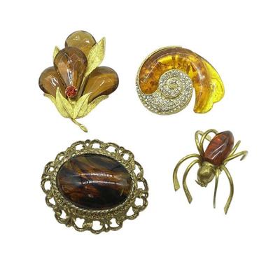 LOT VINTAGE BROOCHES INCLUDING BAKELITE AND LUCITE - 4 PIECES