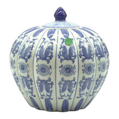 LARGE CHINESE BLUE AND WHITE PUMPKIN GINGER JAR