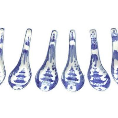 8 CHINESE QING BLUE AND WHITE SPOONS