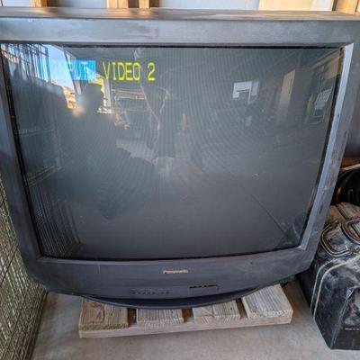 Large CRT TV great for Retro Gaming