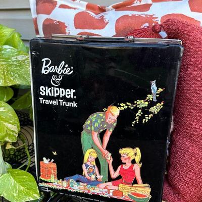 Barbie and Skipper Travel Trunk