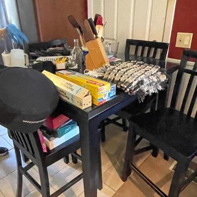 Cute pub style table and chairs 