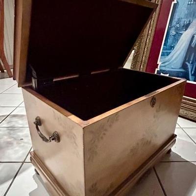 Decorator Storage Blanket Chest