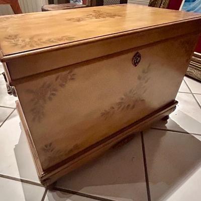 Decorator Storage Blanket Chest