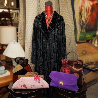 Come into our showroom October 18-20, 10am-5pm to purchase this item.