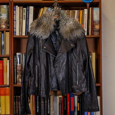Come into our showroom October 18-20, 10am-5pm to purchase this item.
