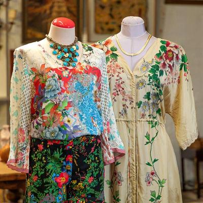 Come into our showroom October 18-20, 10am-5pm to purchase this item.
