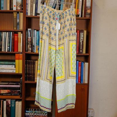 Come into our showroom October 18-20, 10am-5pm to purchase this item.