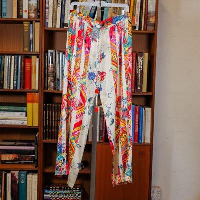 Come into our showroom October 18-20, 10am-5pm to purchase this item.