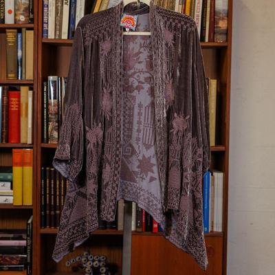 Come into our showroom October 18-20, 10am-5pm to purchase this item.
