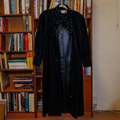 Come into our showroom October 18-20, 10am-5pm to purchase this item.