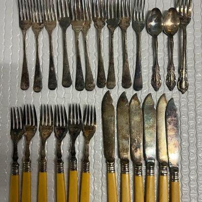 FTH182- Assorted Vintage Cutlery 