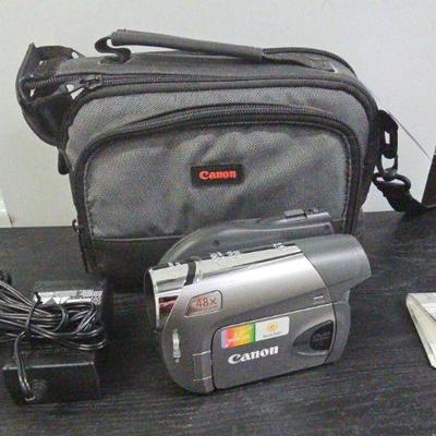 FTH311-CANON DC-330 DVD Camcorder, Accessories and Bag