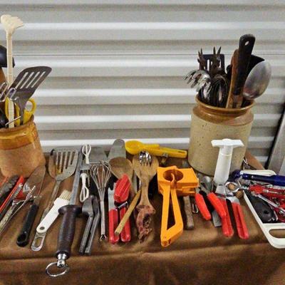 FTH211-Amazing Assortment Of Kitchen Utensils