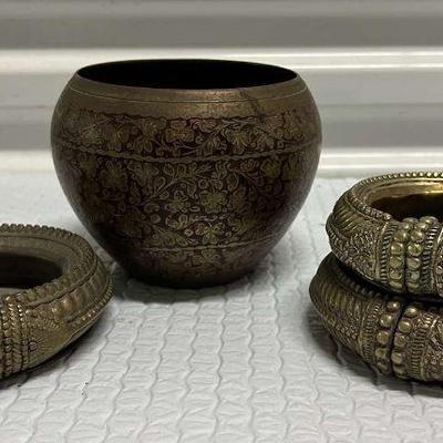 FTH200- Brass Decor (3) Ornate Ashtrays & Brass Bowl
