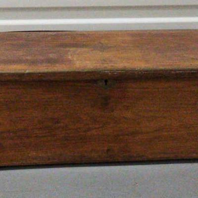 FTH104-Elegant Antique Looking Wooden Chest