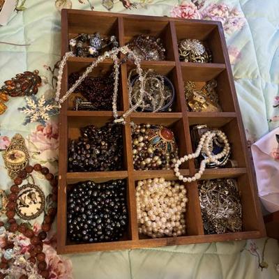 Costume jewelry 