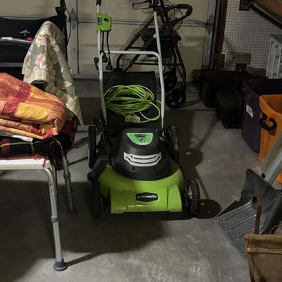 Electric lawnmower 