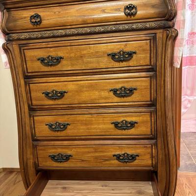 Solid wood, Chester drawer dresser