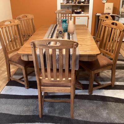 Oak dining with two leaves and six chairs