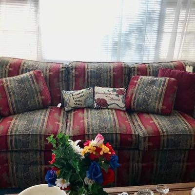 queen sleeper sofa $129
78 X32 X 32"