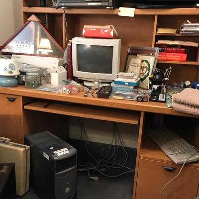 modern desk $79
60 X 31 X 55"