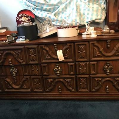 dresser $99
68 X 18 X 30"