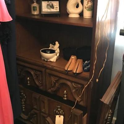 armoire $89
33 X 20 X 62"