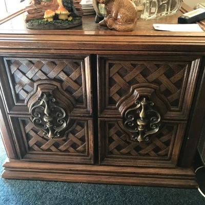 end table $45
25 X 25 X20"