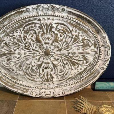 metal oval wall hanger