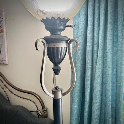 Torchiere floor lamp