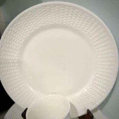 Wedgwood "Nantucket dinner plates and cups & saucers - 18 pieces