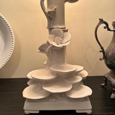 White ceramic lilypad table lamp with black shade