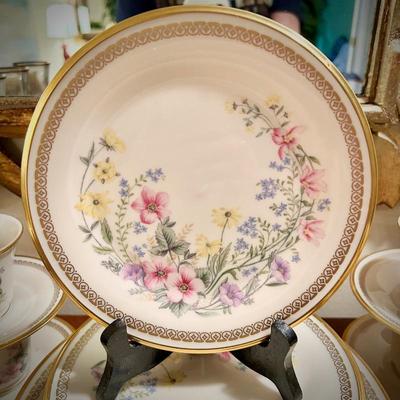 Lenox "Wind Song" china - 30+ pieces