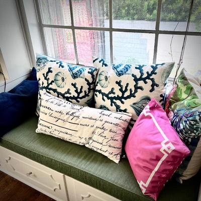 Throw pillows and bench pillow