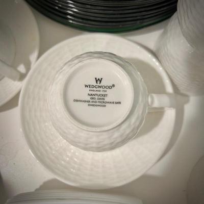 Wedgwood "Nantucket dinner plates and cups & saucers - 18 pieces