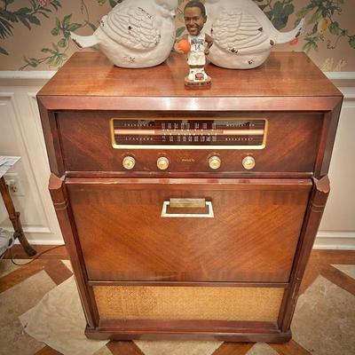Vintage 1950s Philco radio console with record player