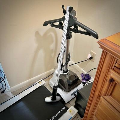 Clothes steamer