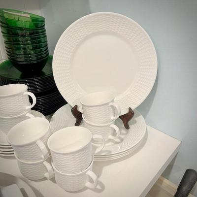 Wedgwood "Nantucket dinner plates and cups & saucers - 18 pieces